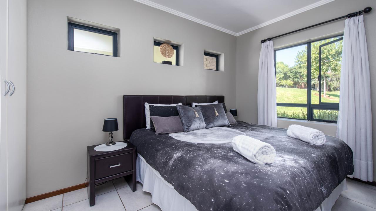 Jozistay @ Jackal Creek Apartments Roodepoort Buitenkant foto