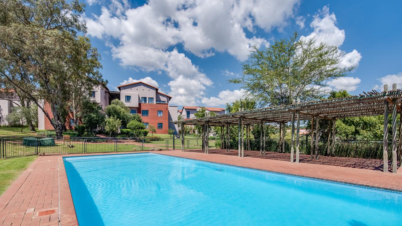 Jozistay @ Jackal Creek Apartments Roodepoort Buitenkant foto